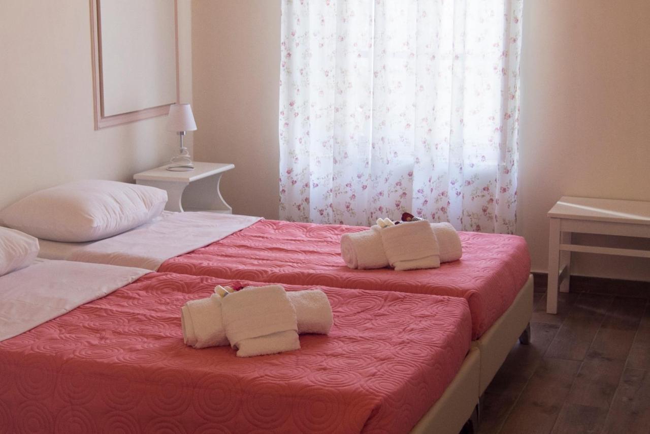 Kleanthe Hotel Chalki Town Eksteriør billede