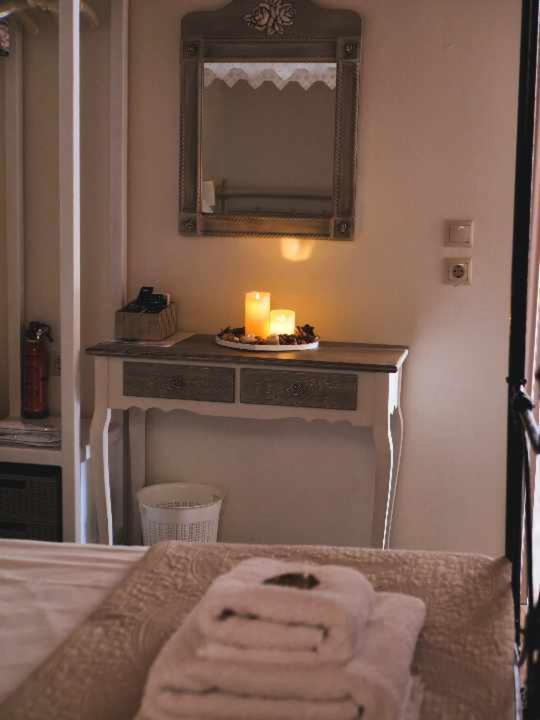 Kleanthe Hotel Chalki Town Eksteriør billede