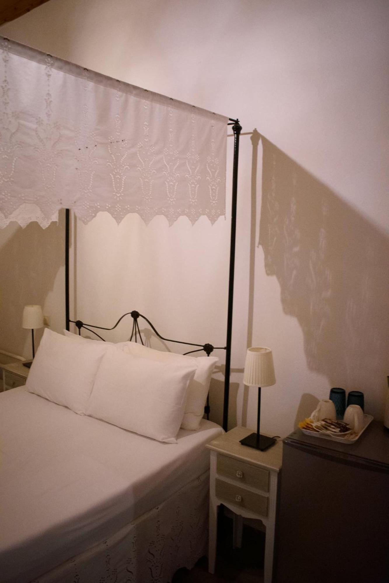 Kleanthe Hotel Chalki Town Eksteriør billede