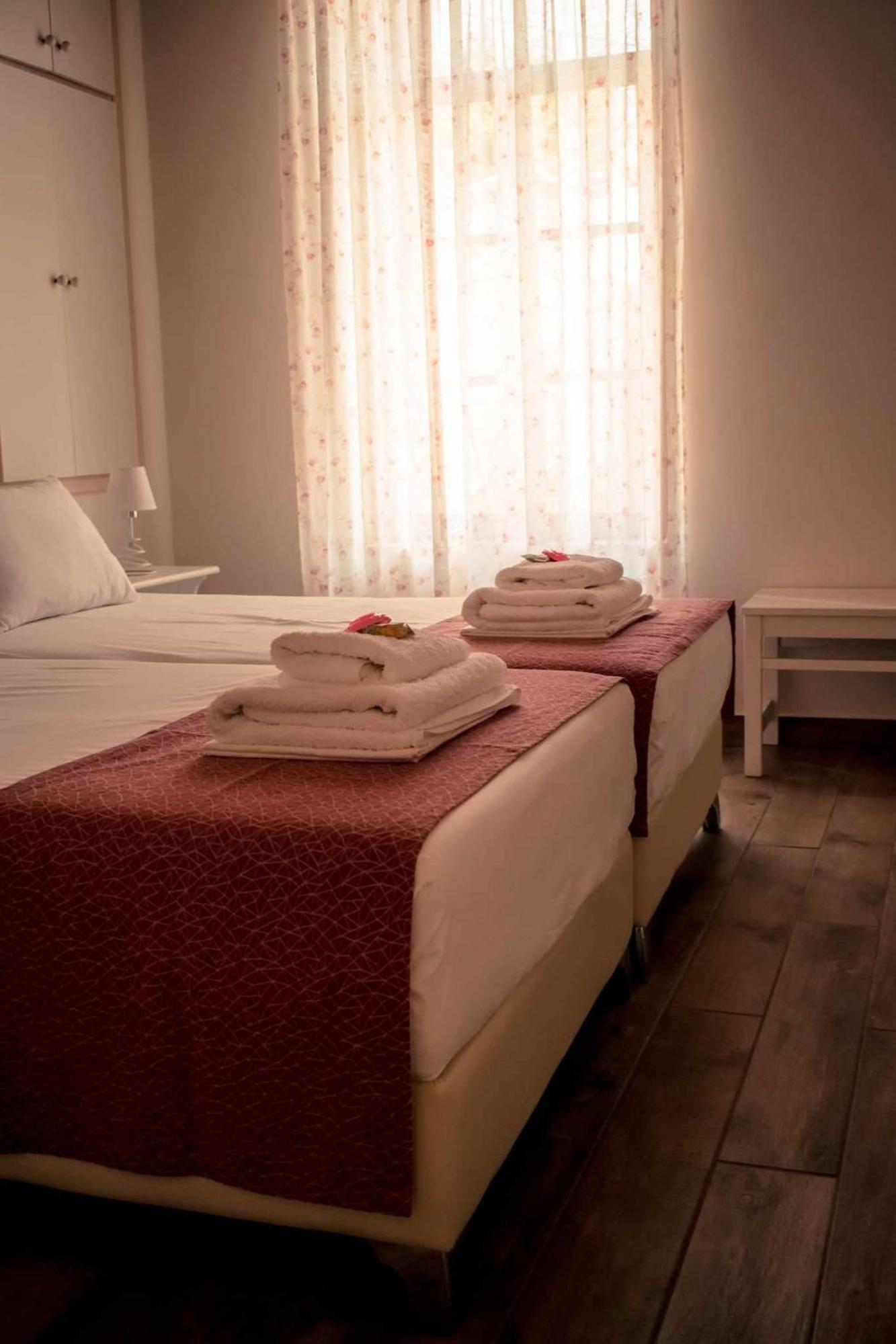 Kleanthe Hotel Chalki Town Eksteriør billede