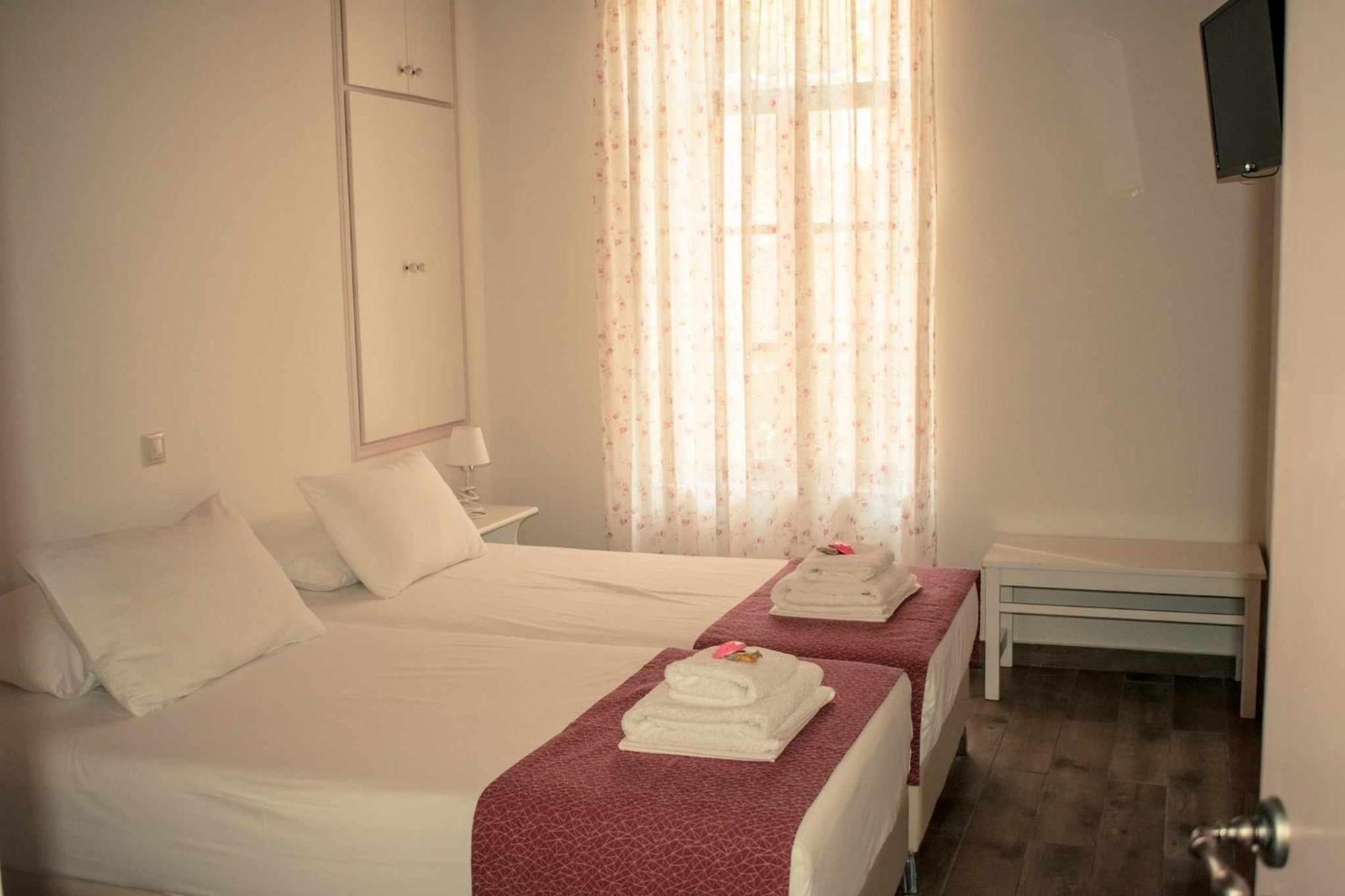 Kleanthe Hotel Chalki Town Eksteriør billede