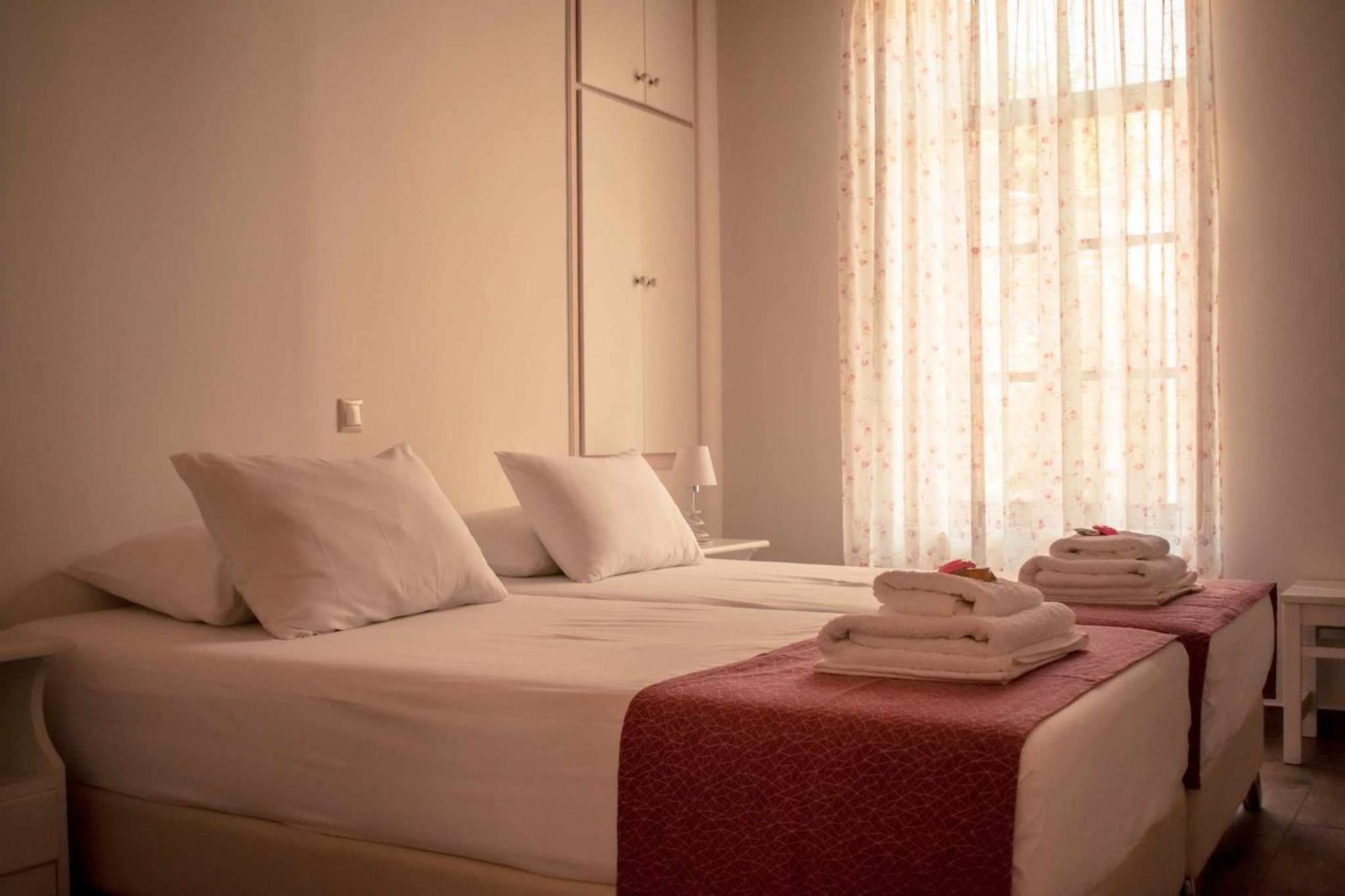 Kleanthe Hotel Chalki Town Eksteriør billede