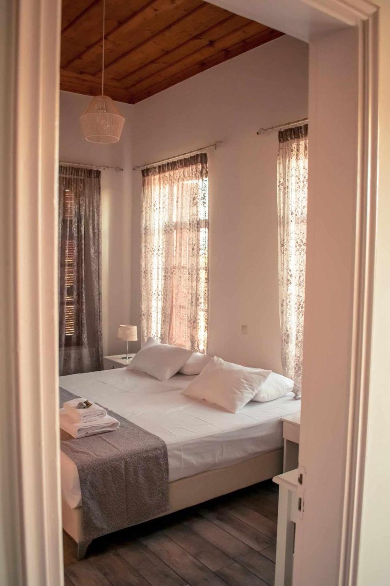 Kleanthe Hotel Chalki Town Eksteriør billede